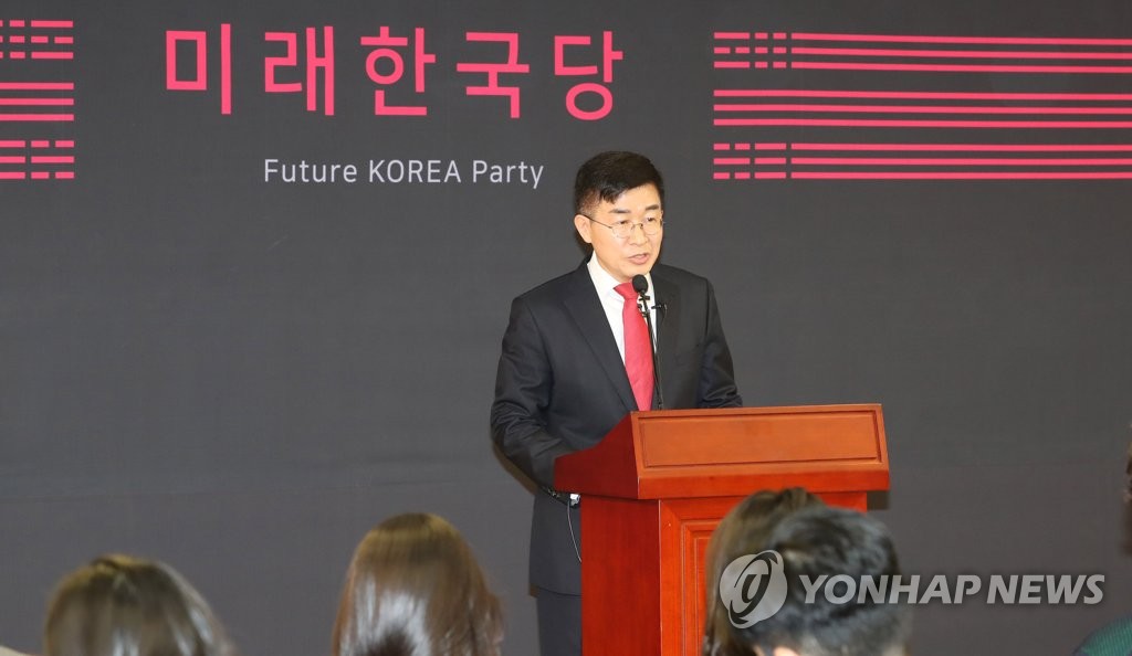 기자회견하는 미래한국당 공병호 공관위원장