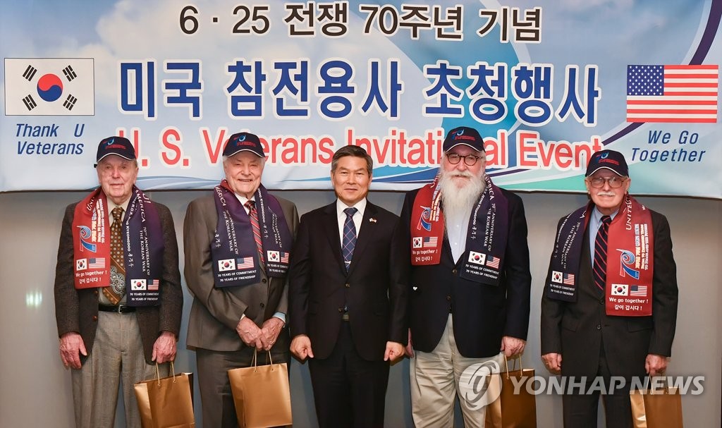 Defense chief meets U.S. vets of Korean War Defense chief meets U.S. vets of Korean War