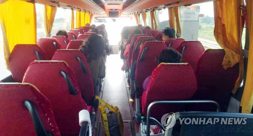 벤구리온공항으로 이동중인 우리나라 여행객들