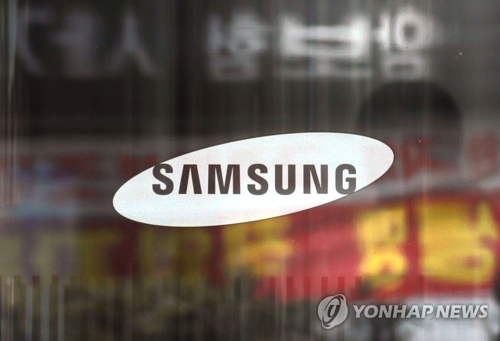 This photo taken March 11, 2020, shows a corporate logo of Samsung Electronics Co. at its office building in Seoul. (Yonhap)