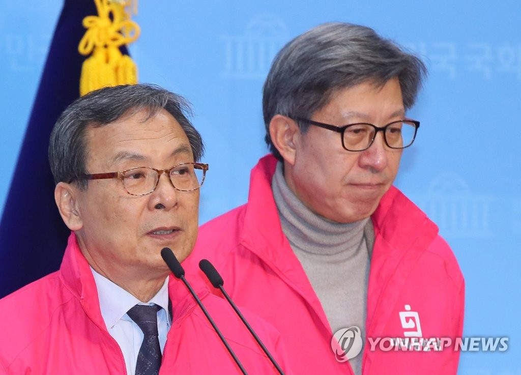 코로나19 경제지원 방안 설명하는 통합당 선대위