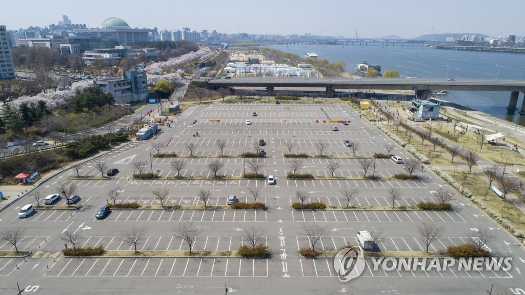 코로나19 여파, 상춘객 사라진 윤중로