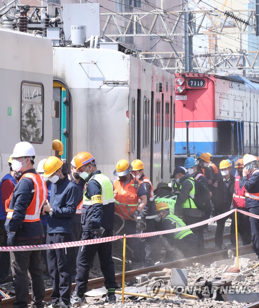 인력 대거 투입된 서울 지하철 1호선 탈선 사고 현장
