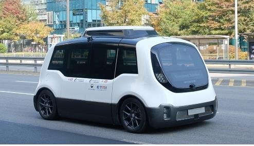 This file photo, provided by the Seoul Metropolitan Government, shows a self-driving minibus developed by Unmanned Solution. The city plans to operate three autonomous buses on the roads of Sangam in western Seoul. (PHOTO NOT FOR SALE) (Yonhap)