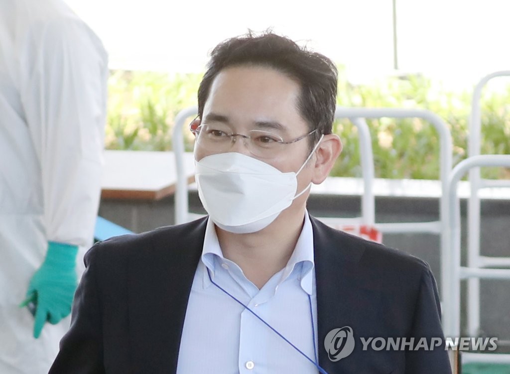 El heredero de Samsung es interrogado sobre la fusión de sus filiales clave en 2015 El heredero de Samsung es interrogado sobre la fusión de sus filiales clave en 2015