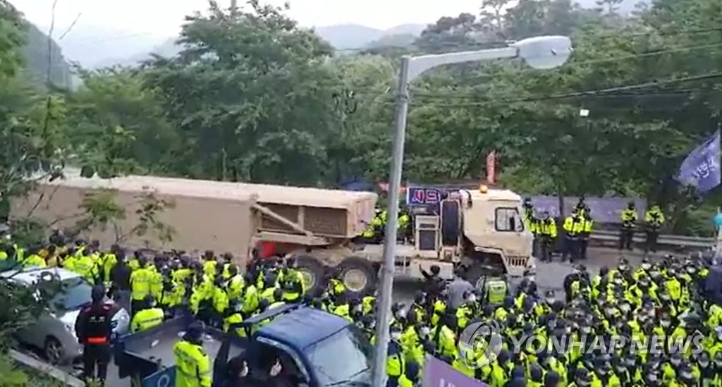 THAAD基地に装備搬入 THAAD基地に装備搬入