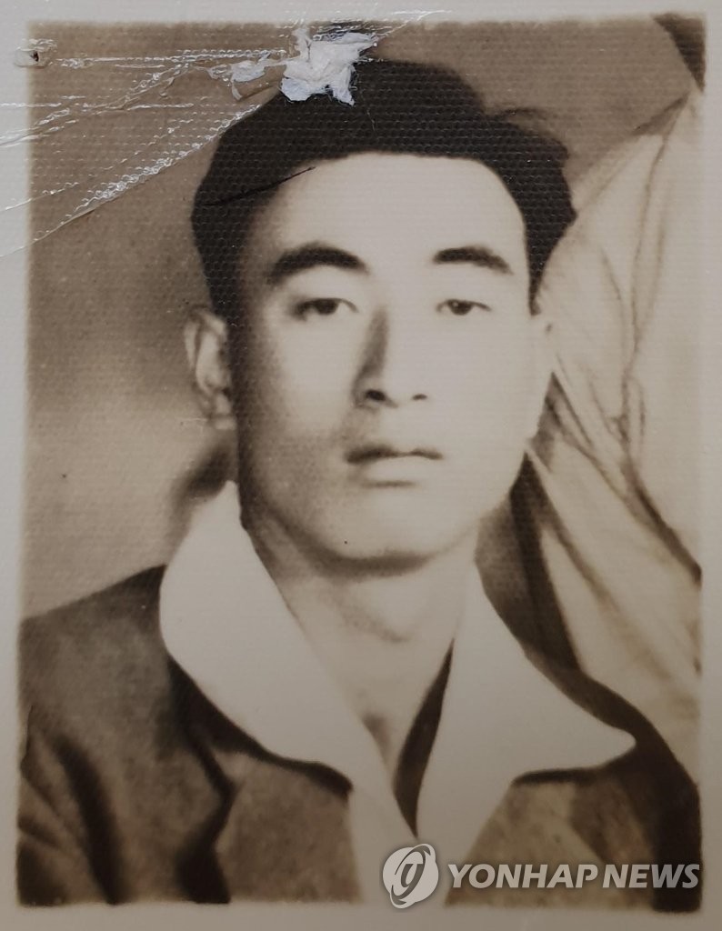 화살머리고지서 발굴된 고 김진구 하사, '가족의 품으로'