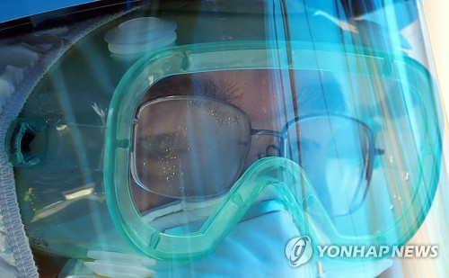 코로나19 8일만에 다시 50명대로…수도권 집단감염 확산 초비상