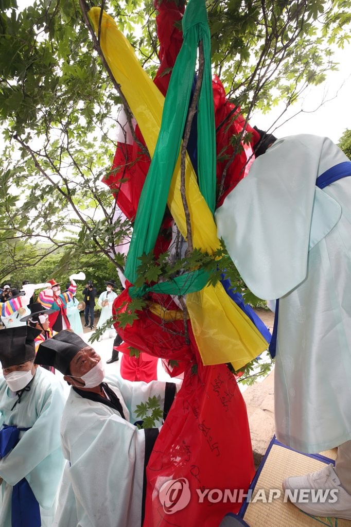 강릉단오제 국사성황신 모시기