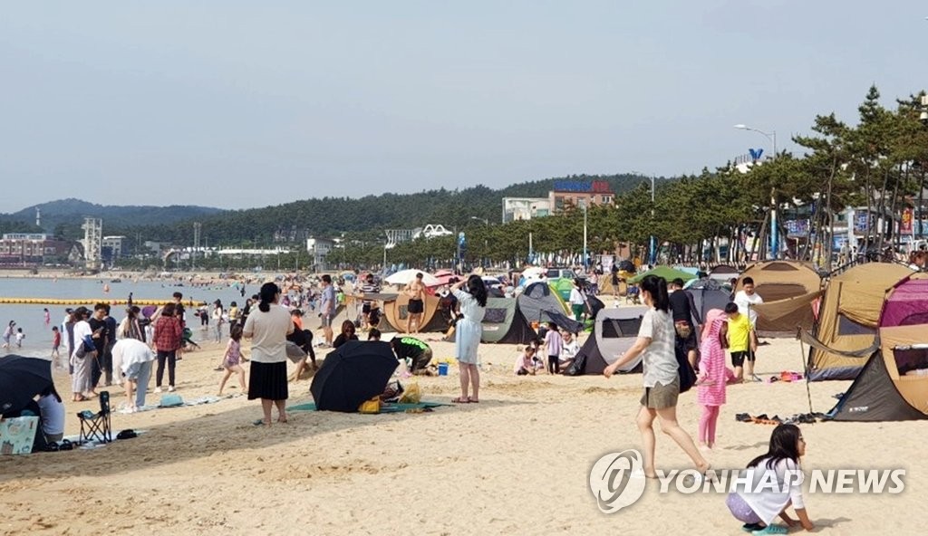 태안 만리포해수욕장 찾은 피서객