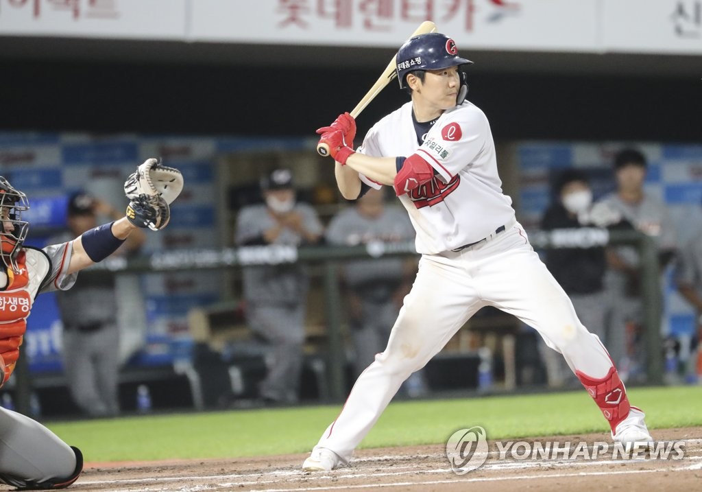 타격하는 오윤석