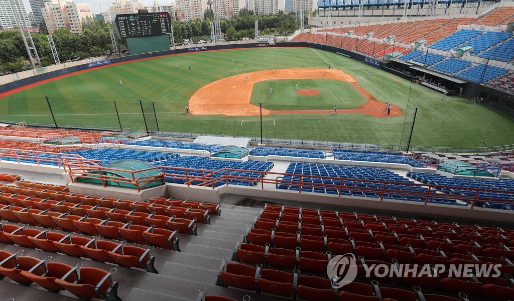 고교 야구 대회가 열리는 목동야구장
