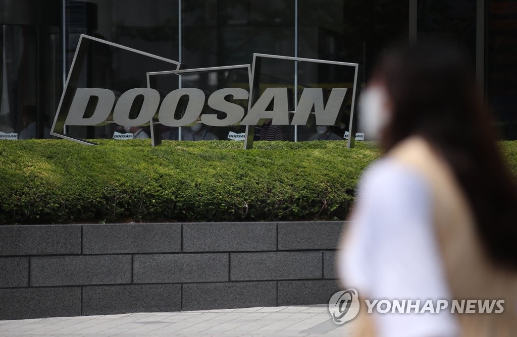 This photo shows the logo of Doosan Group in front of the group's headquarters building in Seoul. (Yonhap)