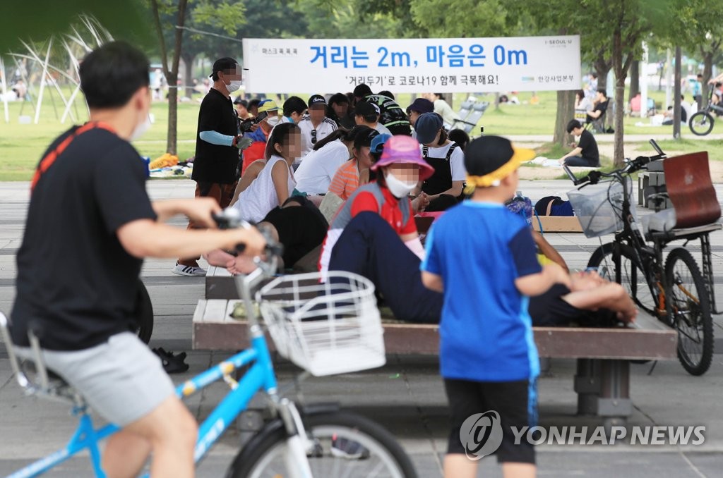 코로나19 전국 확산 우려…거리두기 '2단계' 격상 검토하나