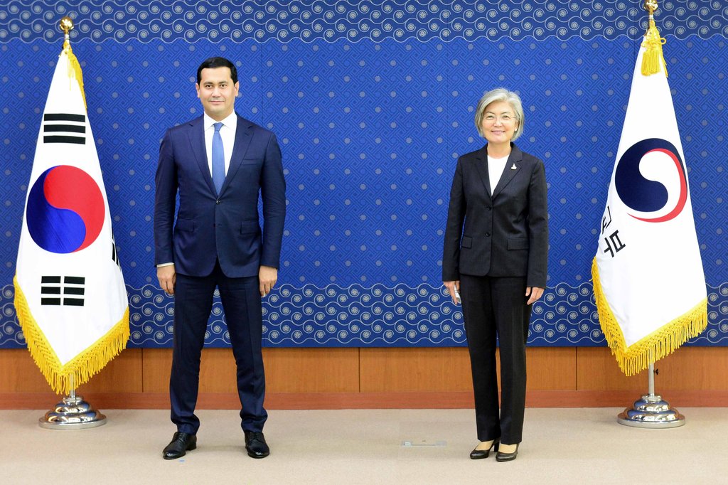 Avec le vice-PM ouzbek Avec le vice-PM ouzbek