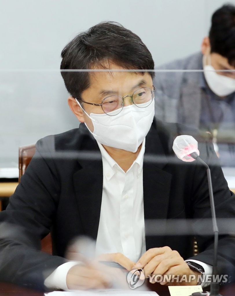 발언하는 박준식 위원장
