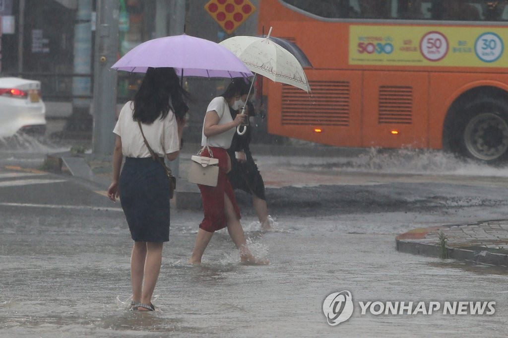 Torrential rains hit Busan Torrential rains hit Busan