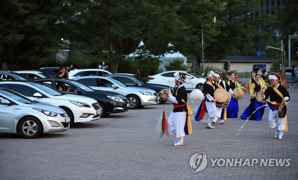 차 안에서 즐기는 경복궁 고궁음악회