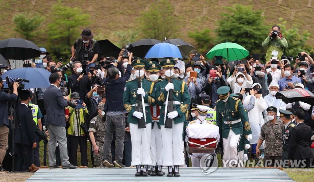 고 백선엽 장군 안장식