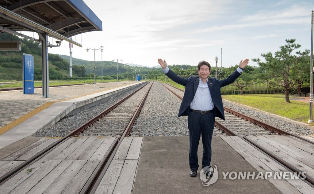 El ministro de Unificación en la línea Donghae El ministro de Unificación en la línea Donghae