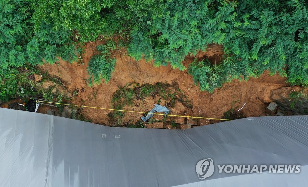 공장 덮친 토사