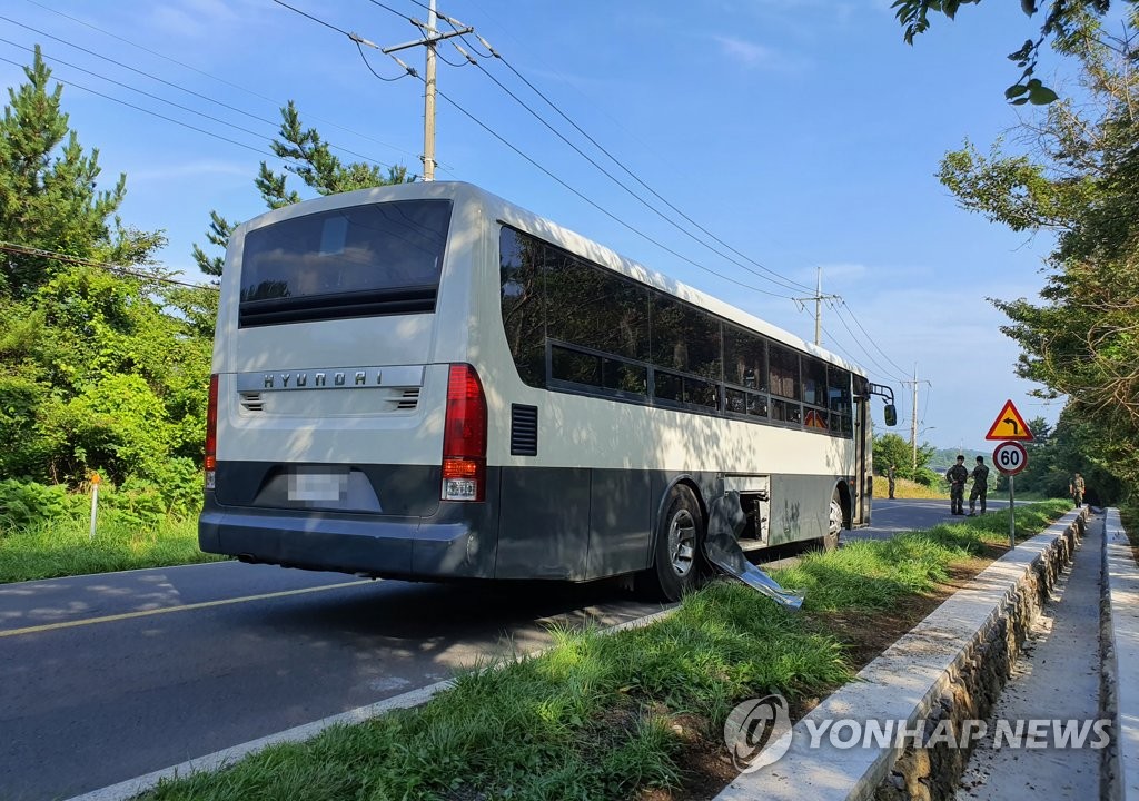 제주서 특전사 버스 짐칸 문에 치여 2명 사상