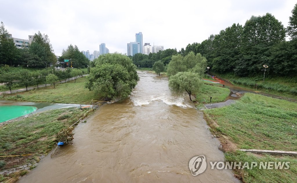 El arroyo Yangjae inundado El arroyo Yangjae inundado
