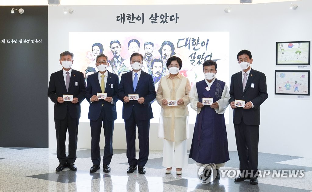 '대한이 살았다' 통장 가입한 문 대통령 내외