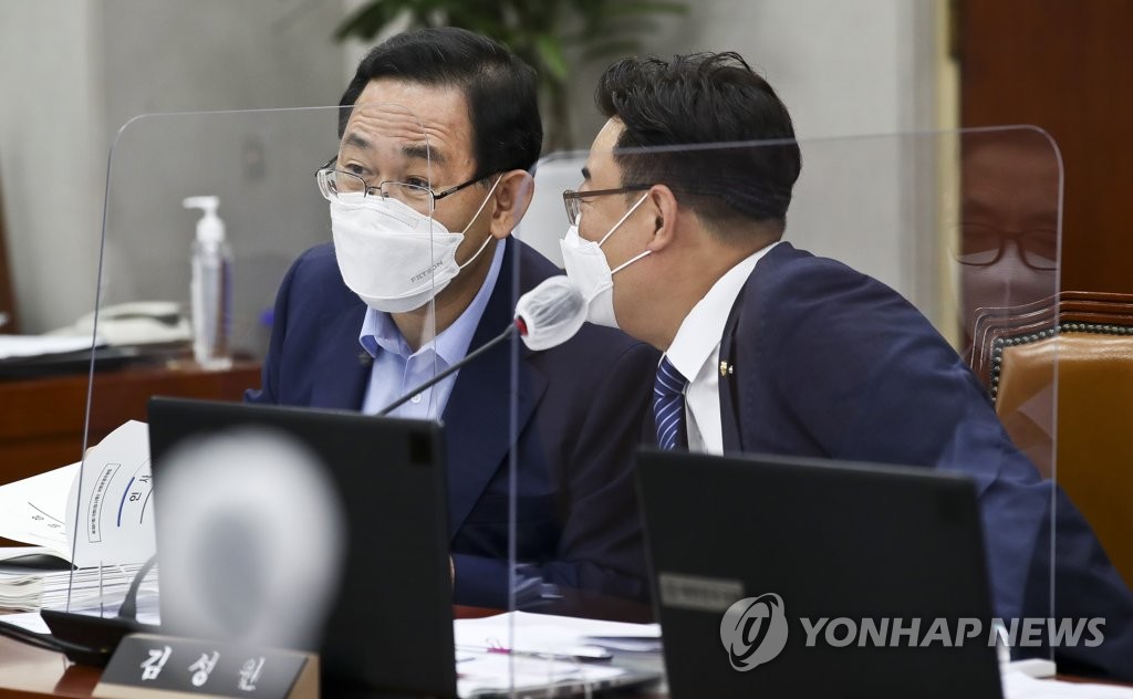 대화하는 주호영-김성원