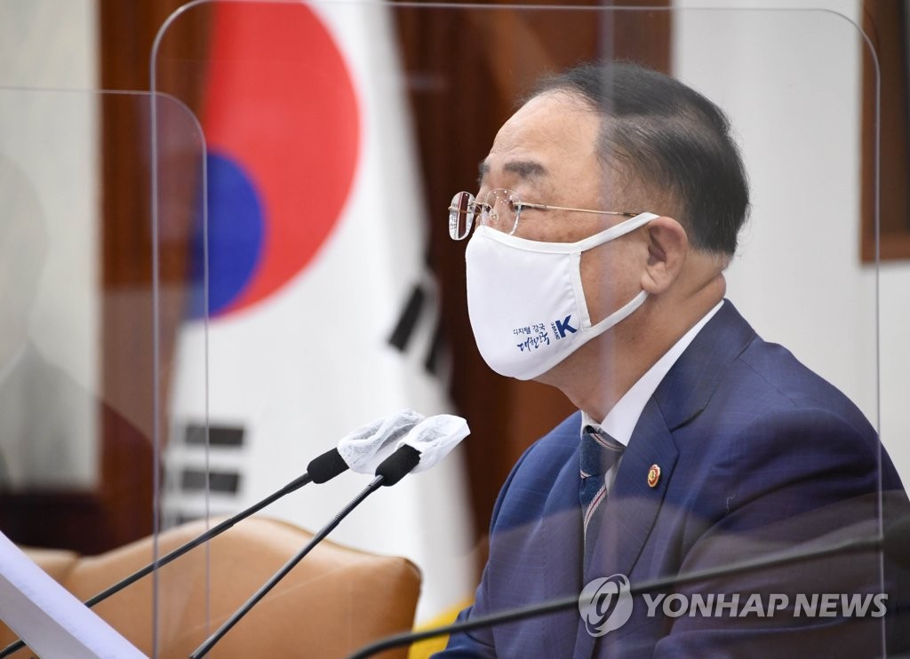 발언하는 홍남기 부총리
