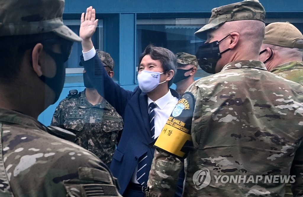 In the file photo taken Sept. 15, 2020, Unification Minister Lee In-young waves toward North Korean soldiers during a visit to the inter-Korean truce village of Panmunjom in Paju, north of Seoul. (Pool photo) (Yonhap)