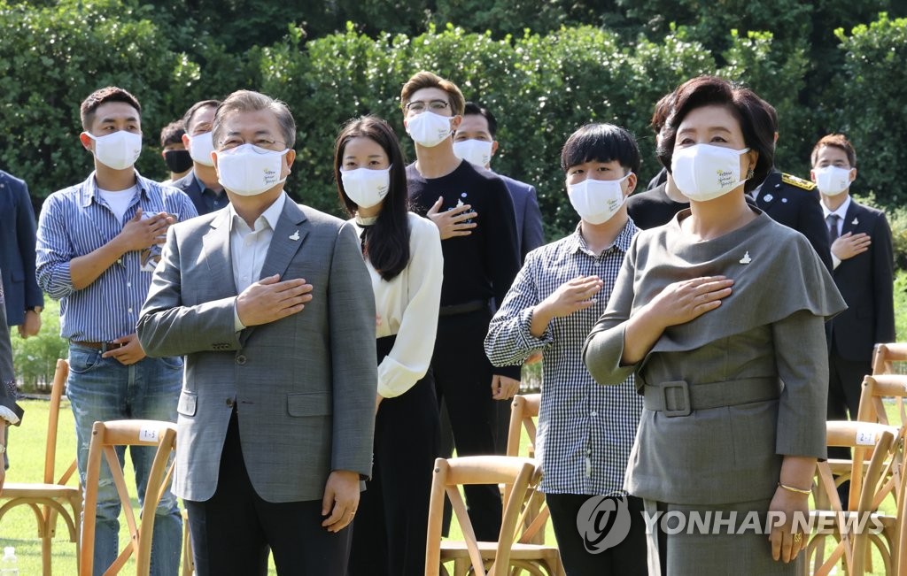 Moon, first lady attend Youth Day event Moon, first lady attend Youth Day event