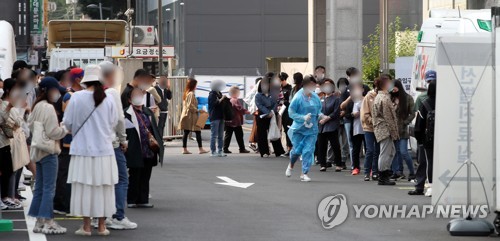 추석 연휴 첫날부터 비상…붐비는 선별진료소