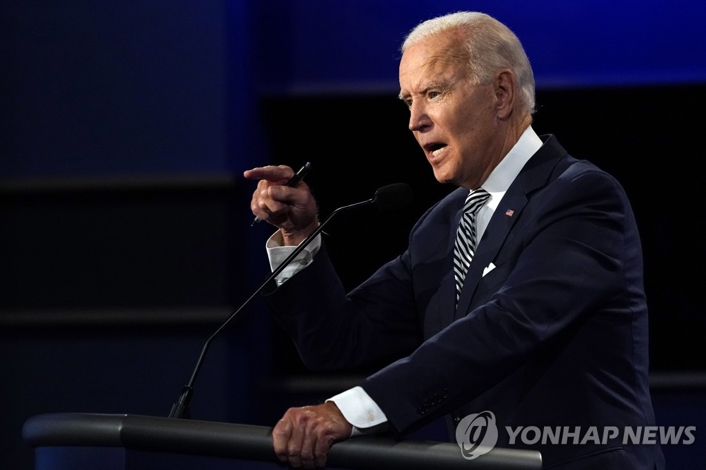 미 대선 첫 TV토론서 발언하는 바이든