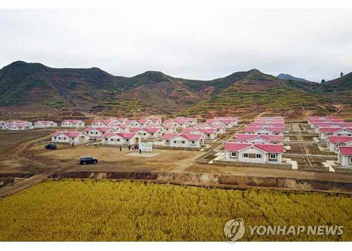 신축된 북한 강원도 김화군 건물들