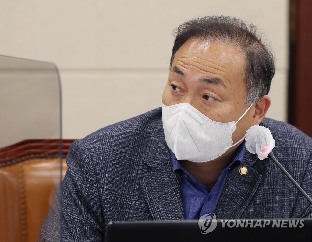 질의하는 민주당 김원이 의원
