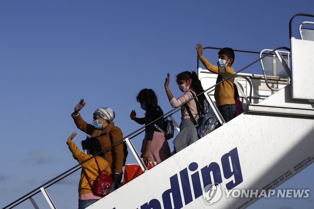 독일로 떠나는 그리스 난민캠프 체류자들