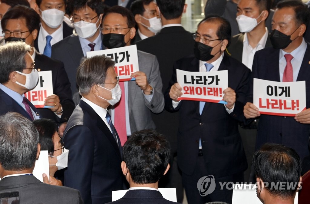 文大統領に抗議 文大統領に抗議