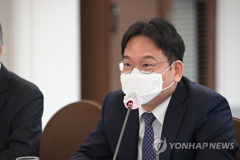 발언하는 윤성로 4차산업혁명위원회 위원장