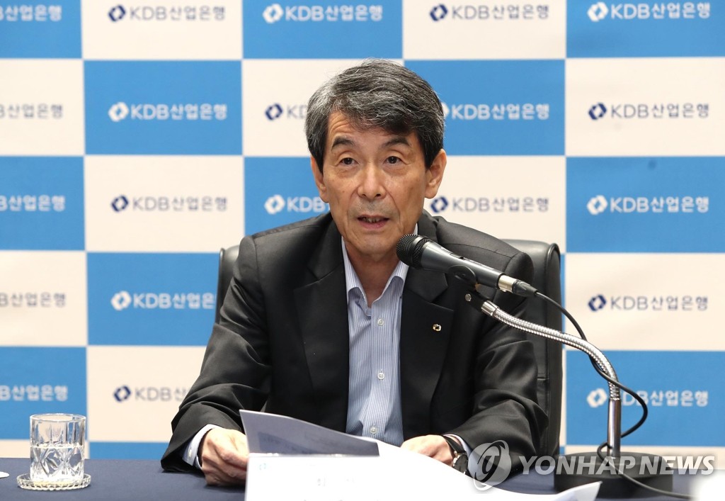 기자회견 하는 이동걸 산은 회장