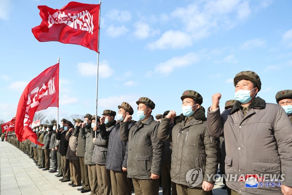 수해복구전 벌인 북한 수도당원들, 평양 태양궁전서 보고대회