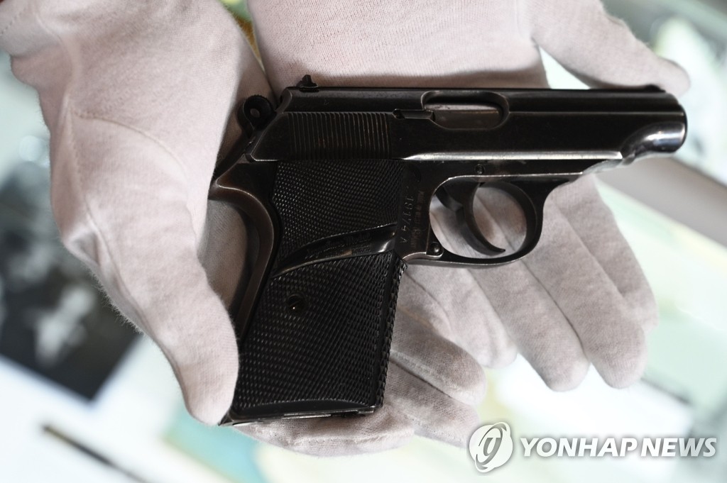 경매에 나온 007 영화 제1탄 속 숀 코너리의 '발터 PP 권총'