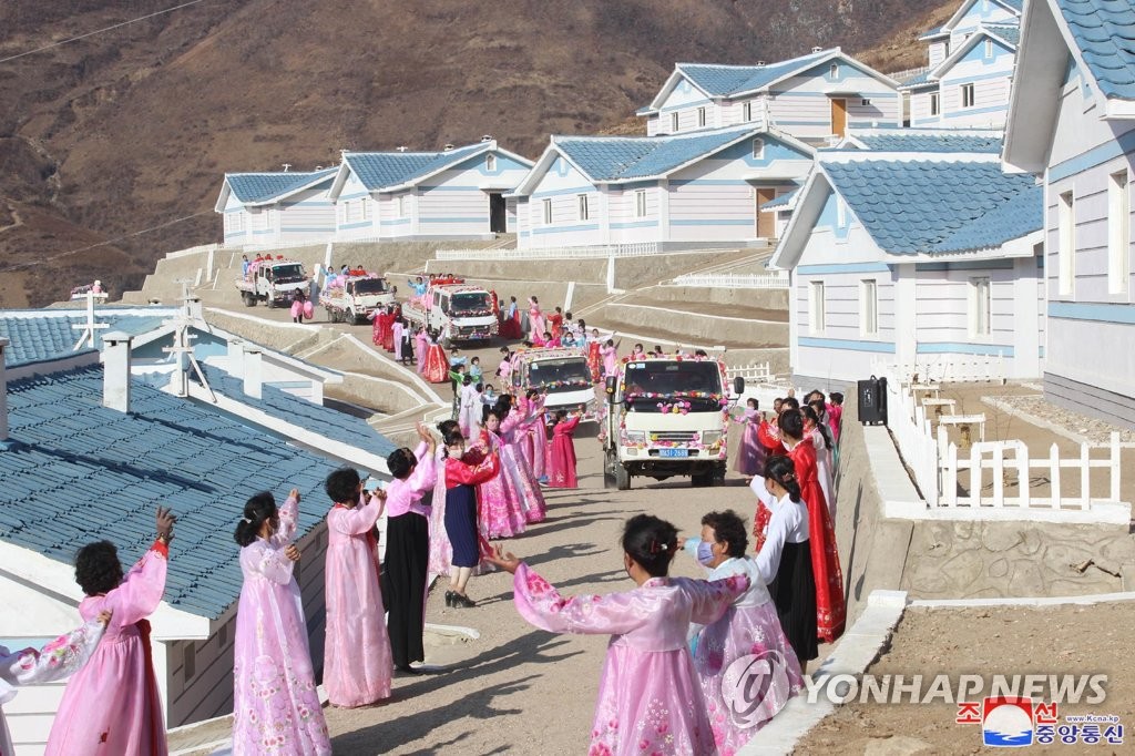 태풍 피해 북한 검덕지구 새집들이 행사