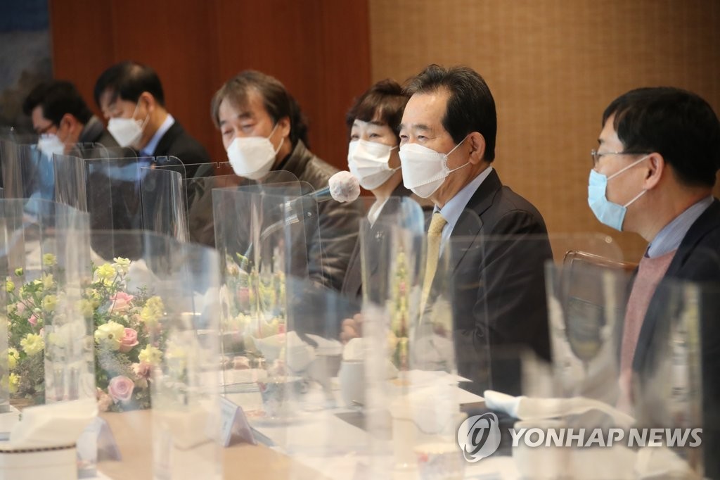 대구지역 의료인들 격려하는 정세균 총리