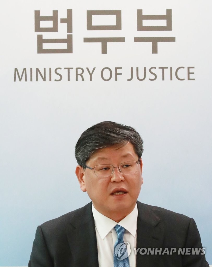 Moon names lawyer as new vice justice minister Moon names lawyer as new vice justice minister