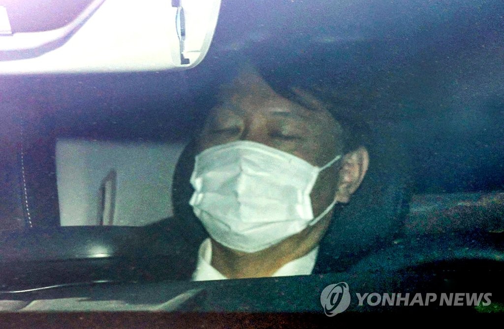생각에 잠긴 윤석열 검찰총장