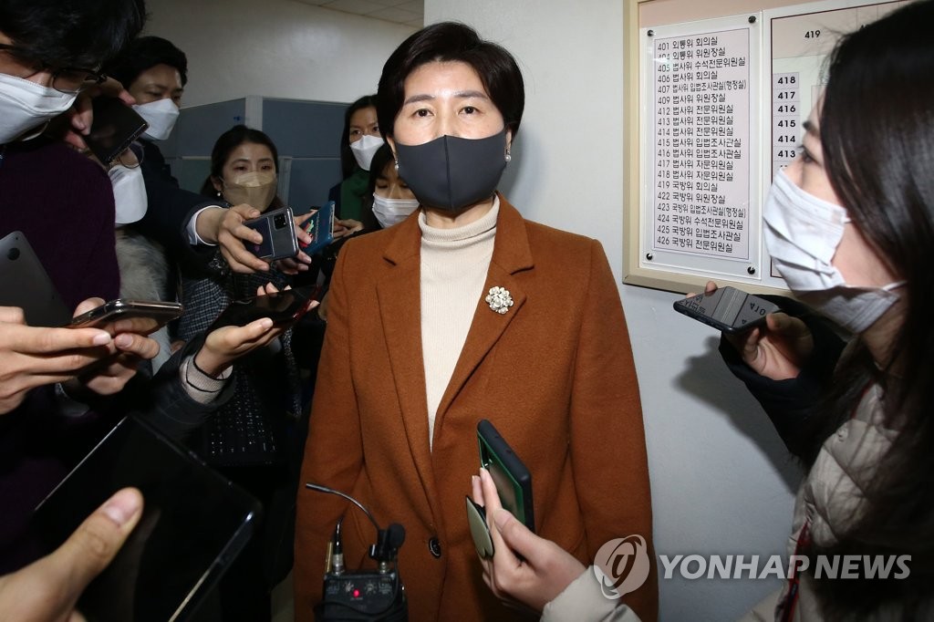 답변하는 백혜련 법사위 법안심사1소위원장