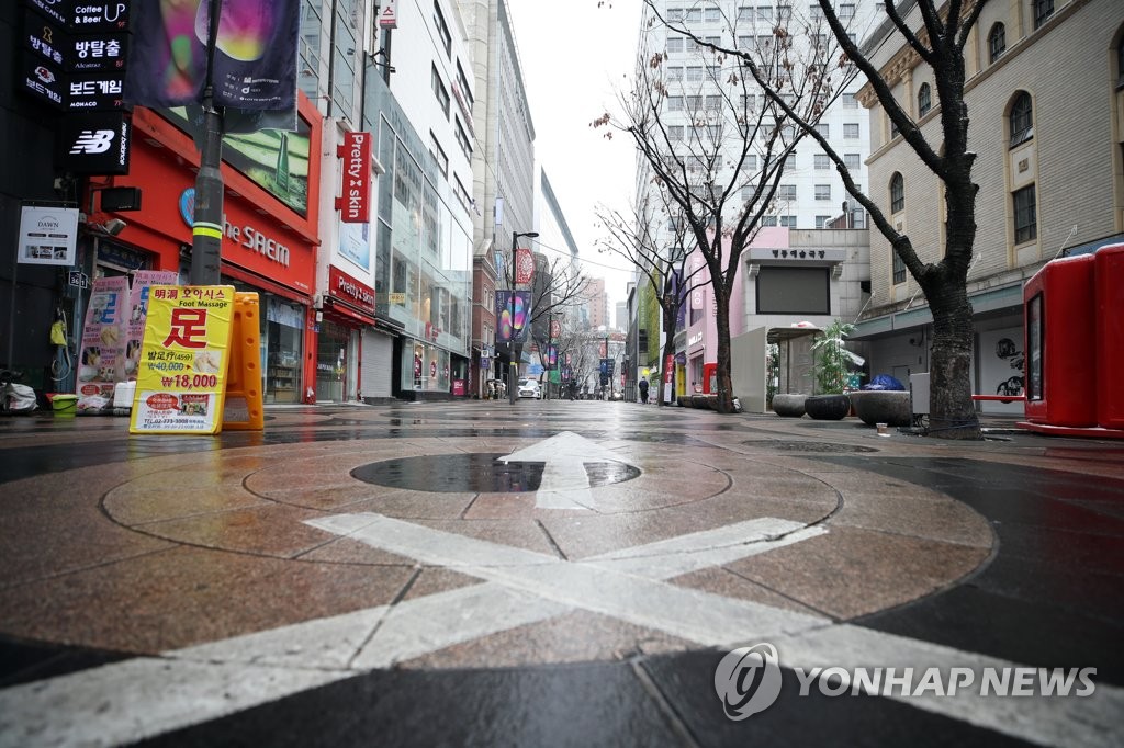 This photo, taken on Dec. 13, 2020, shows Seoul's shopping district of Myeongdong, where only a few people were spotted amid the third wave of the new coronavirus. (Yonhap)