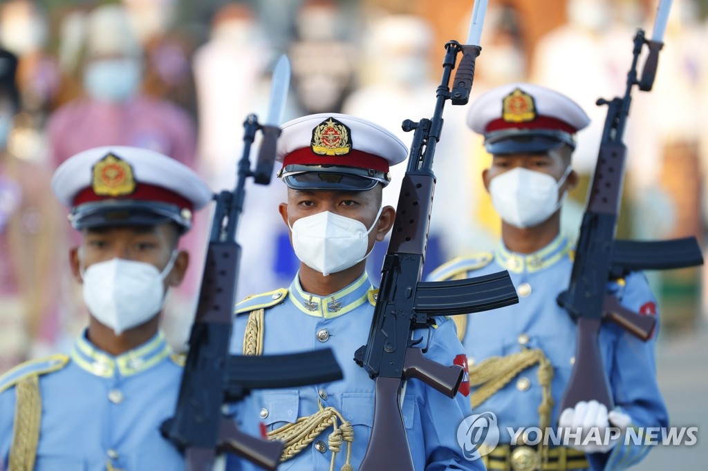 독립 73주년 기념식 참여한 미얀마 군 의장대