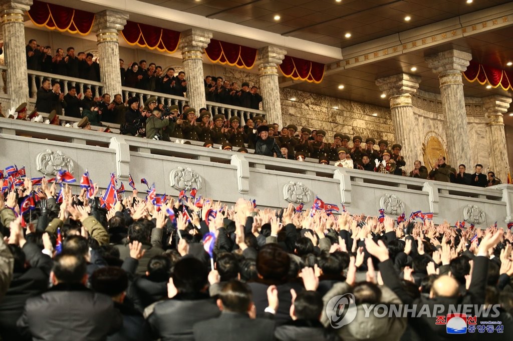 김정은, 당대회 기념 야간열병식 참석